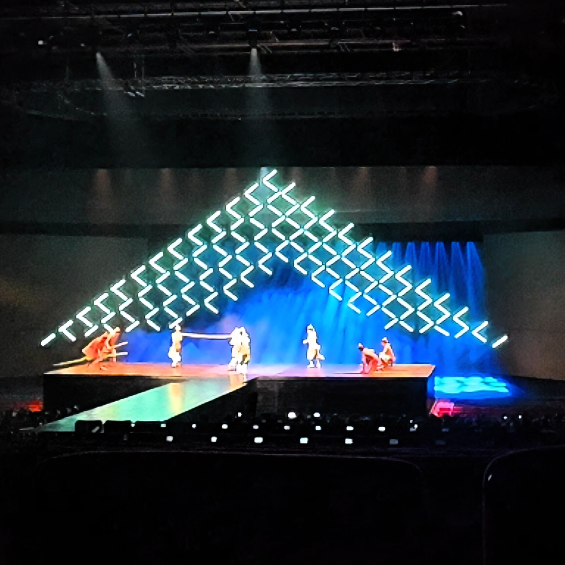 VDF-KINETIC dynamic strip light and shadow matrix ignites Chuzhou Jinxiu Theater