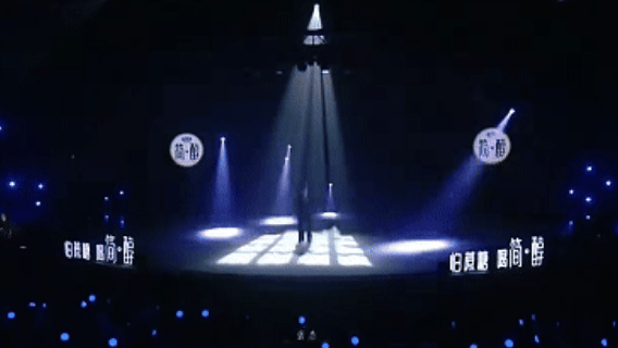 GIF8