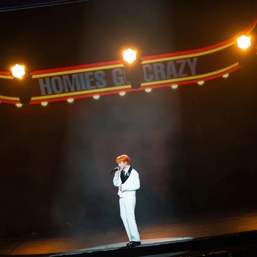 The trendy song begins! VDF slightly draped embellished youth concert